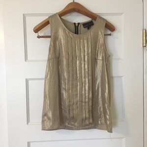 Yellow-gold Dana Buchman sleeveless top.